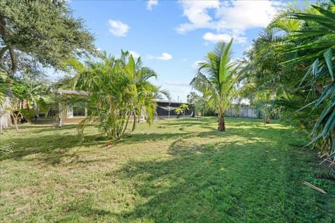 Coastal Chic Home, Walk to Beach House in Cocoa Beach