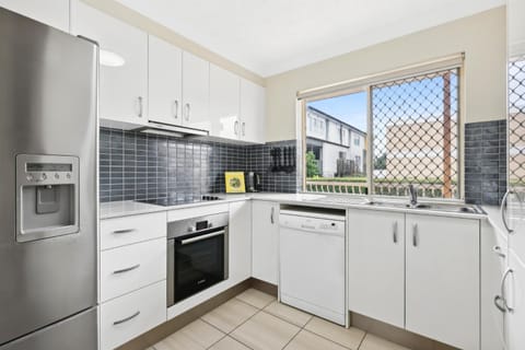 Charming Riverside 2-Bed with Al Fresco Dining Appartement in Indooroopilly