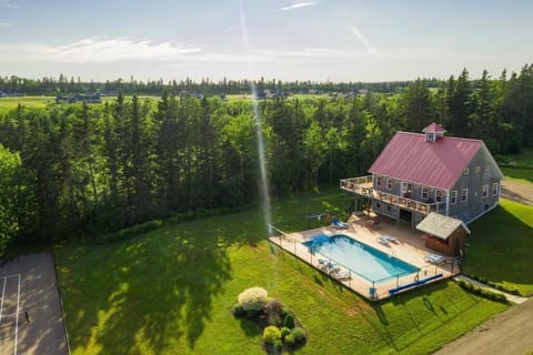 Rolling Hills Hideaway Villa in Prince Edward County