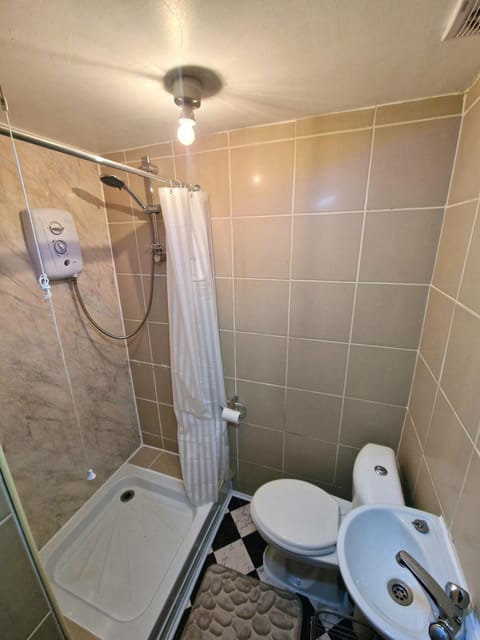 Shower, Toilet