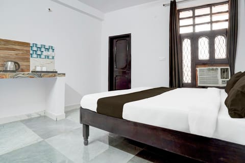 OYO Aarav Residency Hotel in Noida