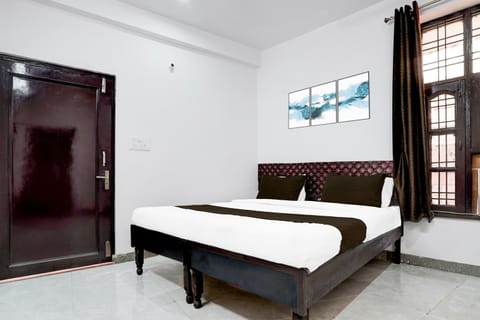 OYO Aarav Residency Hotel in Noida