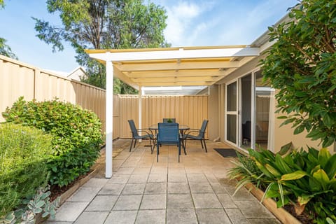 Patio, Garden, Seating area, Dining area