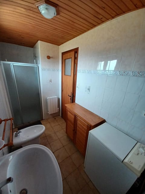 Shower, Bathroom, bidet, washing machine