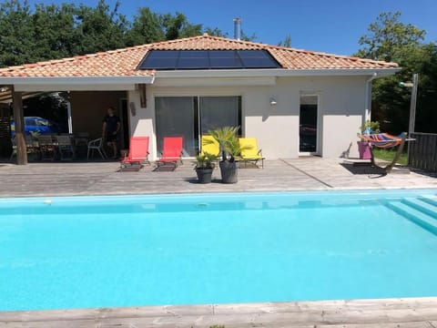 Pool view, Swimming pool, sunbed