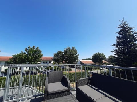 View (from property/room), Balcony/Terrace, Seating area