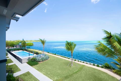 Spring, Day, Natural landscape, Garden, Garden view, Lake view, Pool view, Sea view, Swimming pool, sunbed