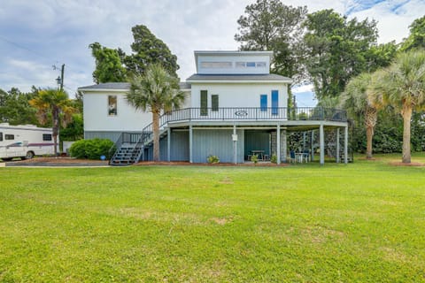 New Bern Home with Water View about 6 Mi to Downtown! House in New Bern