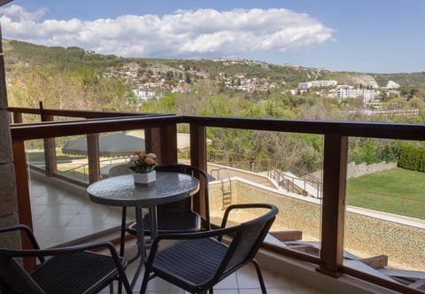 Patio, Day, Natural landscape, View (from property/room), Balcony/Terrace, Dining area, Mountain view