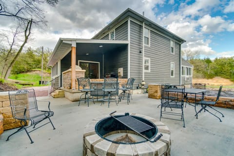 Scenic Yankton Retreat with Fire Pit 1 Mi to Lake! House in Lewis and Clark Lake