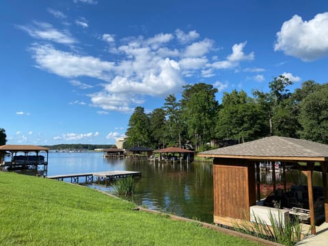 Lakefront Paradise with dock! Casa in Lake Sinclair