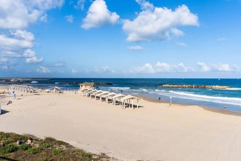 Elegant Beachside Apartment Apartment in Herzliya