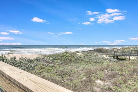 Gulf Views Private Pool Arcade Games House in Port Aransas