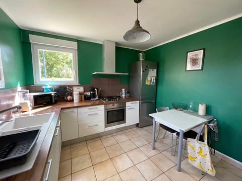 Kitchen or kitchenette, Dining area, dishwasher, oven, stove, toaster