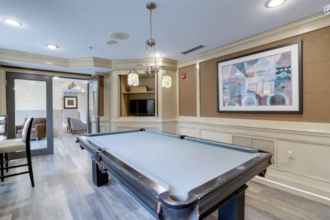 Billiard, Game Room