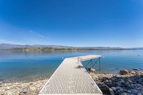 Constellations Lake House at Chelan House in Lake Entiat