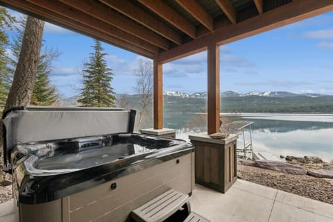 Oasis Lake House House in Whitefish