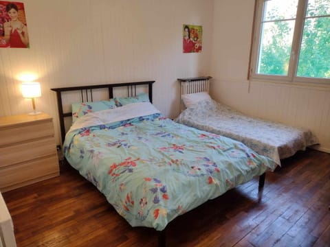 1 Chambre 1 Voyageur (lit Double)1 Room 1 Guest(double bed) Bed and Breakfast in Vitry-sur-Seine