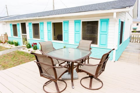 Bec's Beach Bungalow House in Kure Beach