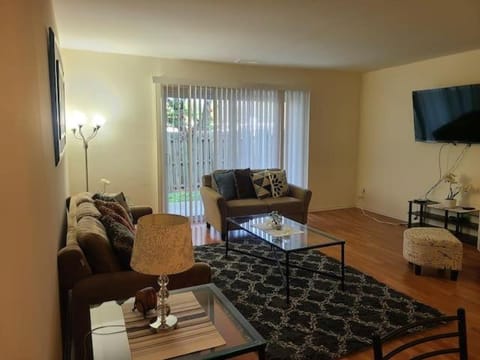 2br 2b, Spacious, Great Location Apartment in Cheltenham Township