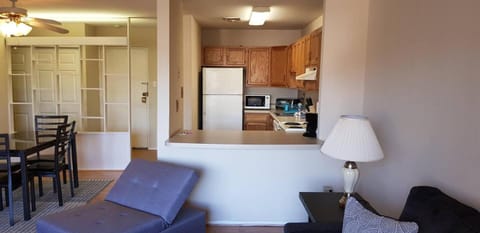 Charming 2br 2b In Elkins Park, Parking, Pool Appartement in Cheltenham Township