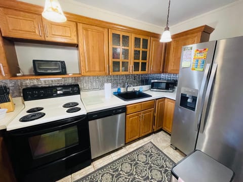 Charming 2br 2b In Elkins Park, Parking, Pool Appartement in Cheltenham Township