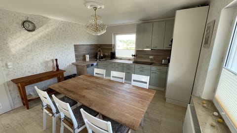 Kitchen or kitchenette, Seating area, Dining area, dishwasher, stove