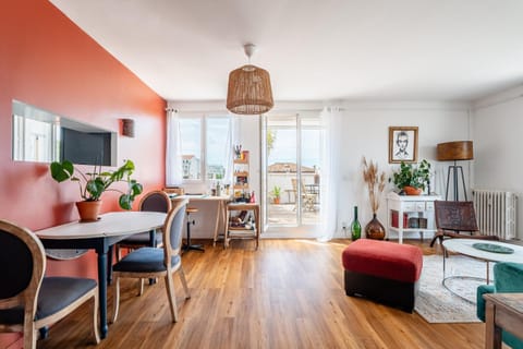 TV and multimedia, Living room, Dining area