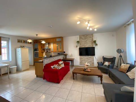 TV and multimedia, Kitchen or kitchenette, Living room, Seating area, pet friendly