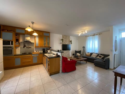 TV and multimedia, Kitchen or kitchenette, Living room, pet friendly