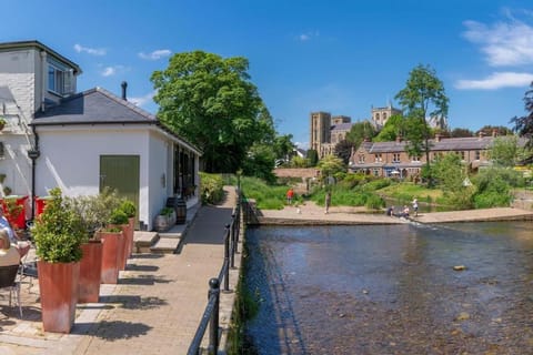 Lovely 4 bedroom Edwardian property on the river House in Ripon