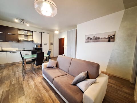 Kitchen or kitchenette, Living room, Seating area, Dining area