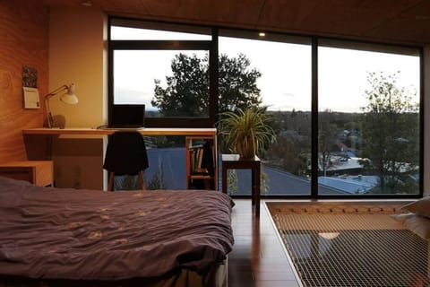 The net unit! Close to center and local hills. Apartment in Christchurch