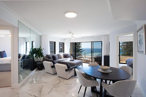 Oceanfront Oasis, Manly Apartment in Manly