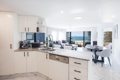 Oceanfront Oasis, Manly Apartment in Manly