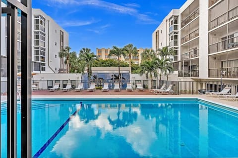 One Bedroom Steps Away From The Beach! Apartment in Sunny Isles Beach