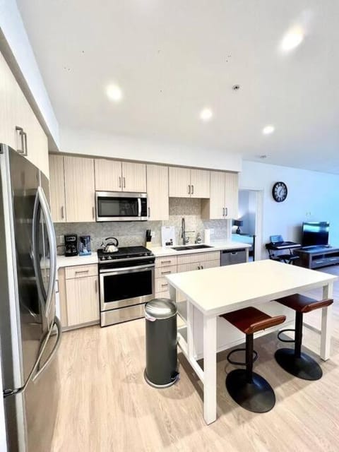 Cozy Modern 2BR 2BA Apart with Luxurious Amenities Apartment in Irvine