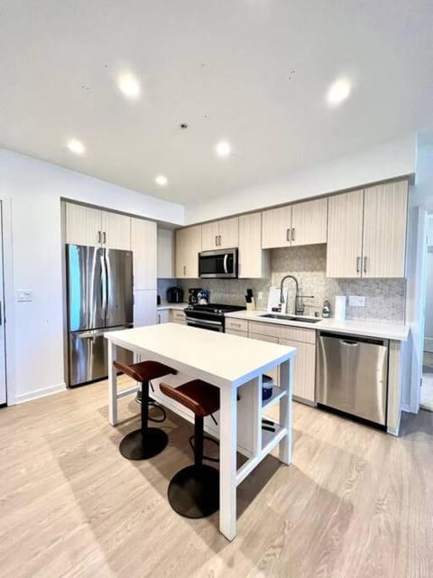 Cozy Modern 2BR 2BA Apart with Luxurious Amenities Apartment in Irvine