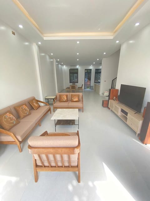 Communal lounge/ TV room, TV and multimedia, Living room, Seating area, Evening entertainment