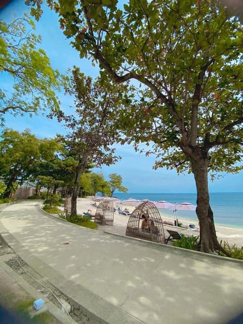 Seaview Condo + Beach Access Apartment in Lapu-Lapu City