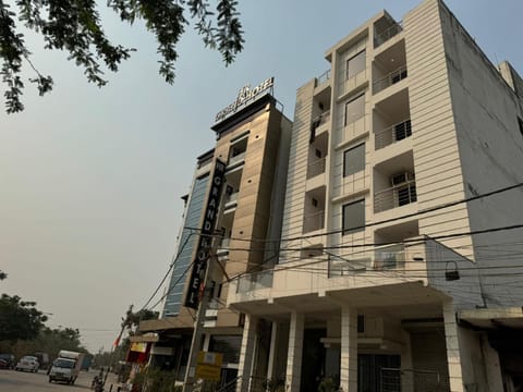 Property building, Facade/entrance