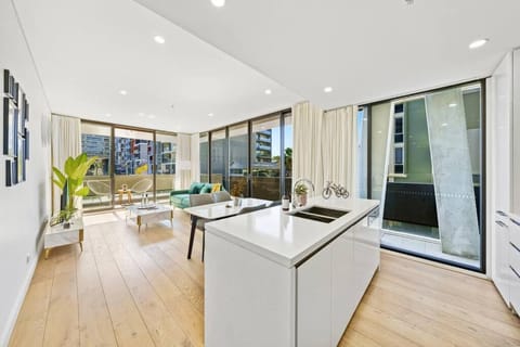 Stunning 2 Bedroom Apt at Waterloo Apartment in Kensington