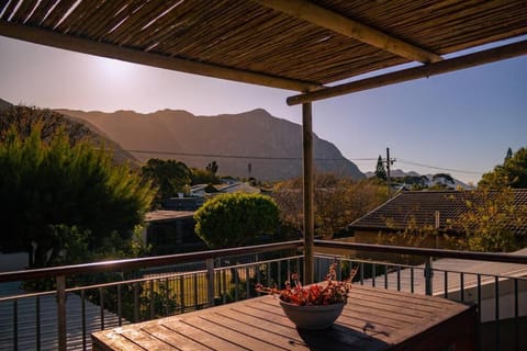 Patio, Spring, View (from property/room), Balcony/Terrace, Dining area, Mountain view