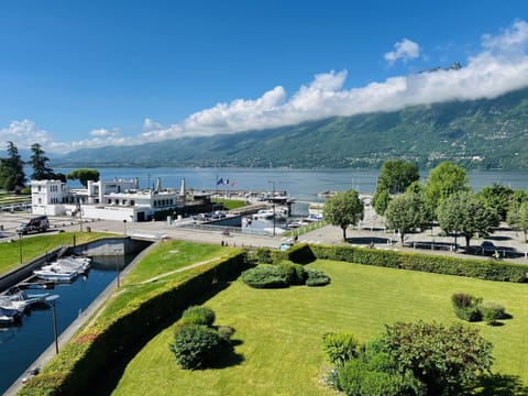 Studio Bord de lac avec terrasse classé 2 étoiles Apartment in Aix-les-Bains