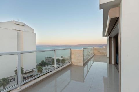 וילה מפוארת על הכינרת Villa in Tiberias