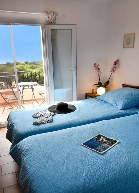 Appartement avec piscine cozy spacieux, climatise, vue mer! Plages et centre 15 mns! Apartment in Cavalaire-sur-Mer