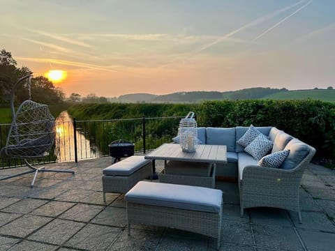 Patio, View (from property/room), Balcony/Terrace, Seating area, Sunset