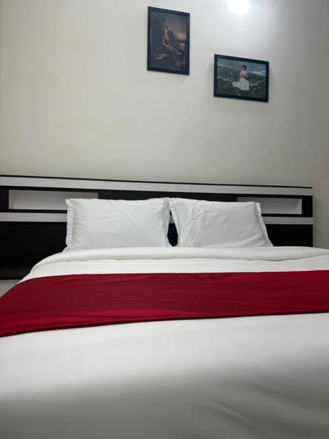 Moonlit Royal Grand Suite Hotel in Kochi