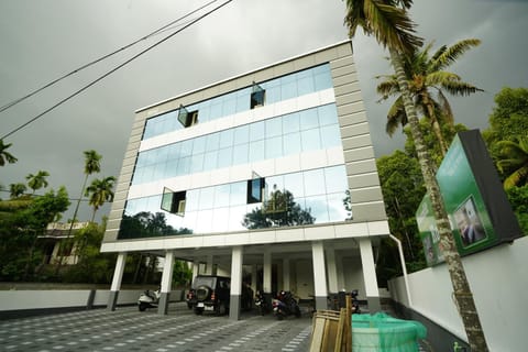 Moonlit Royal Grand Suite Hotel in Kochi