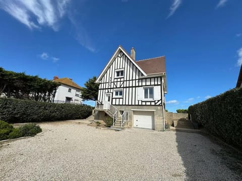 Demeure rénovée front de mer Villa in Courseulles-sur-Mer